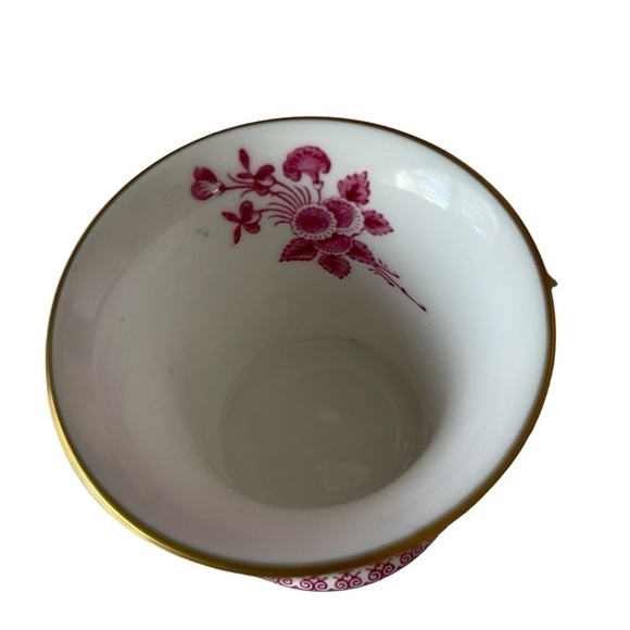 Spode Gloucester Pattern in Red Demitasse Cup 2 1/2 inches tall Bone China. - Picture 6 of 6